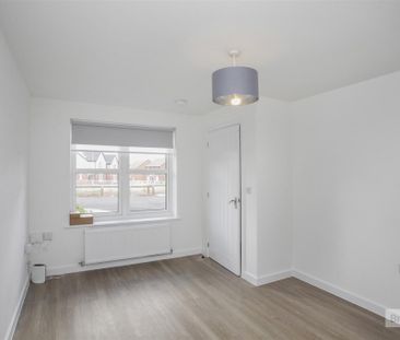 3 bed House - Detached To Let - Photo 2