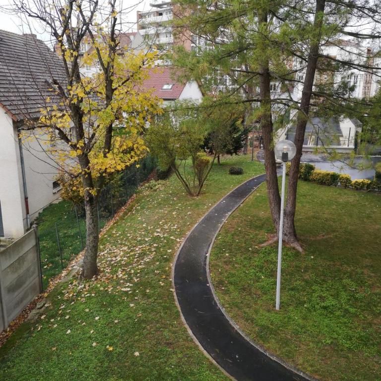 A LOUER à REIMS APPARTEMENT T3 DANS RESIDENCE CALME PROCHE AVENUE D'EPERNAY / AVENUE DE PARIS - Photo 1