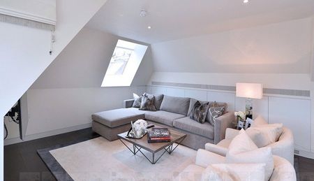 2 bedroom conversion flat with 1 reception and 2 bathrooms in Mayfair, W1K - Photo 2