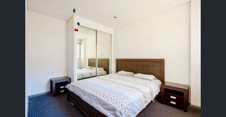 Spacious two bedroom apartment in prime location - Photo 3