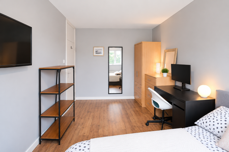 174 Wick Road – Room 3 - Photo 3
