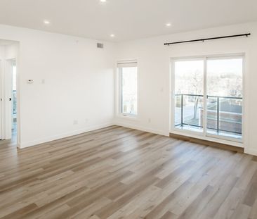 Birmingham: Gold Accents – Executive Suite – 710 Westminster, Winni... - Photo 3