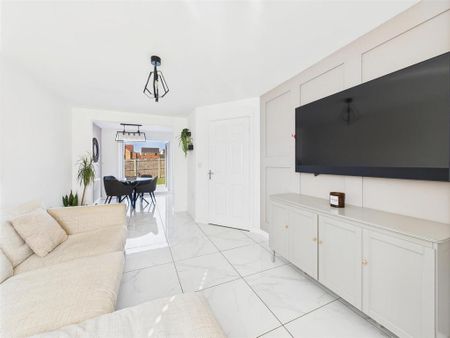 3 bedroom semi-detached house to rent - Photo 2