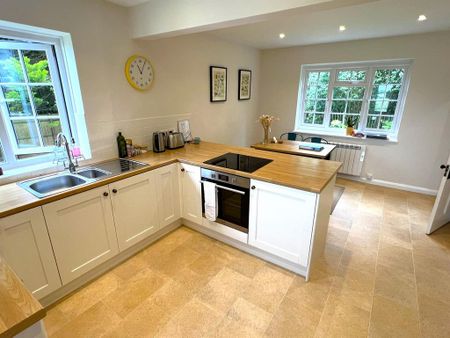 2 bedroom semi-detached house to rent - Photo 5