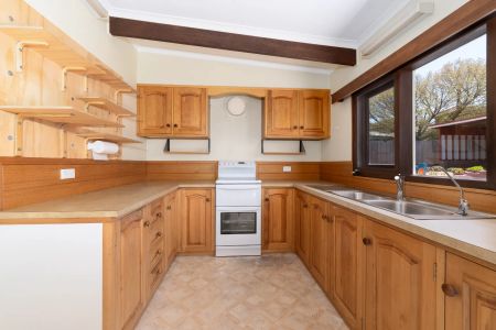 Unique Armidale Residence with Striking Design - Photo 3