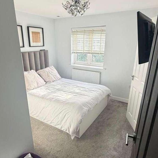 Academia Avenue, Broxbourne, EN10 - Photo 1