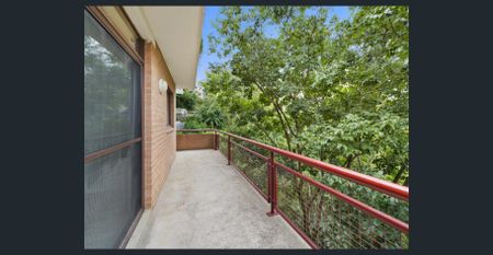 Two Bedroom Apartment with Lock Up Garage - Photo 4