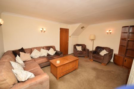 2 bedroom maisonette to rent - Photo 2