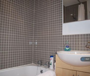 2 bedroom end of terrace house to rent - Photo 3