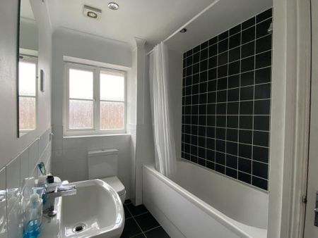 2 bedroom semi-detached house to rent - Photo 4