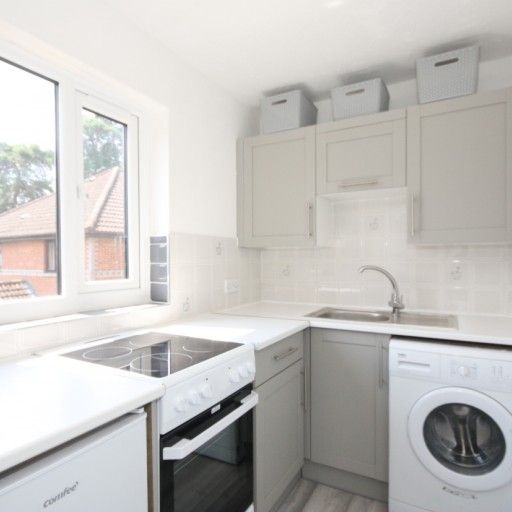 Oriental Road, Woking - Photo 2