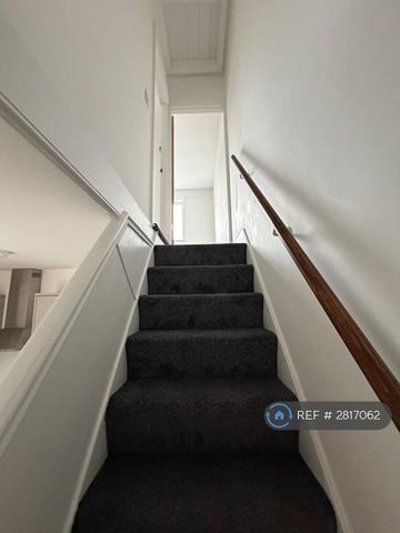 2 bedroom terraced house to rent - Photo 4