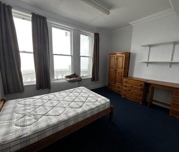 3 bedroom flat to rent - Photo 2