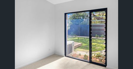 Modern Coastal Living at Its Best - Photo 2