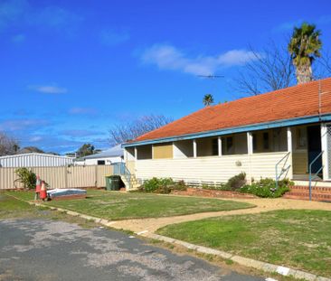 One Bedroom Unit in Convenient Mandurah Location - Photo 2