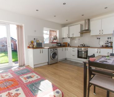 4 Bed Semi-Detached House, Benedictine Road, CV3 - Photo 6
