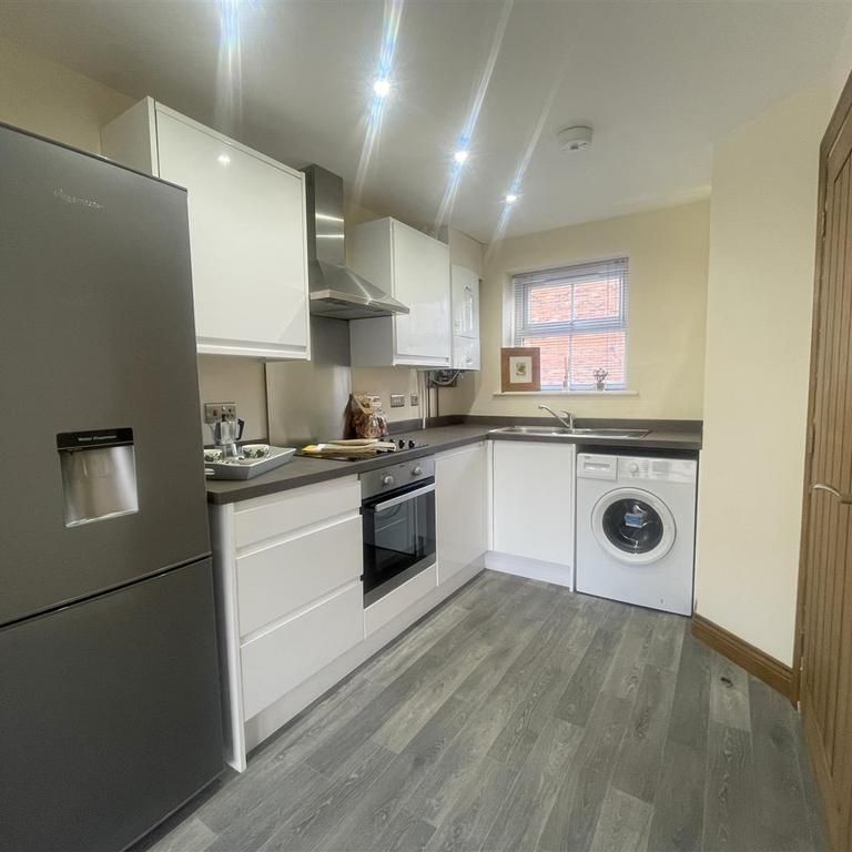 3 bedroom semi-detached house to rent - Photo 1