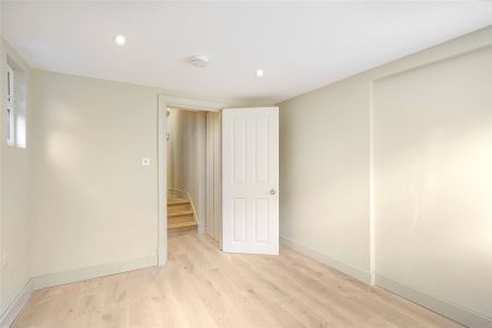 Redburn Street, London, SW3 ground floor flat to rent - Photo 2