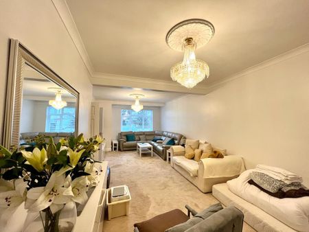 8 bedroom semi-detached house to rent - Photo 3