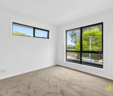 Brand New Spacious Family Home in Notting Hill! - Photo 5