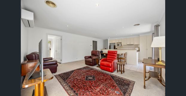 Spotlessly Presented Lake Gardens Beauty! - Photo 1