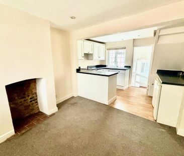 2 bedroom terraced house to rent - Photo 4