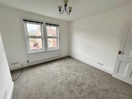 3 bedroom semi-detached house to rent - Photo 4