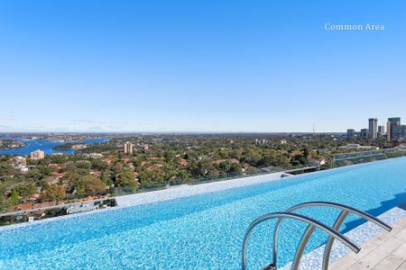 Executive Designer Apartment ** Available Now ** - Photo 2