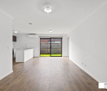 8 Kirkham Dr, Thornhill Park, VIC, 3335 - Photo 2