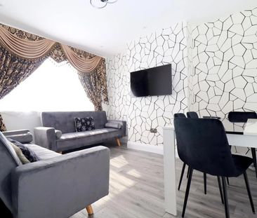 2 Bed Terraced House, Crawley Green Road, LU2 - Photo 4