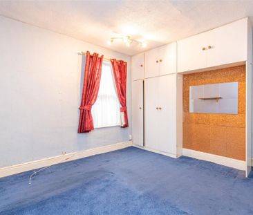 2 bed House - Mid Terrace To Let - Photo 3