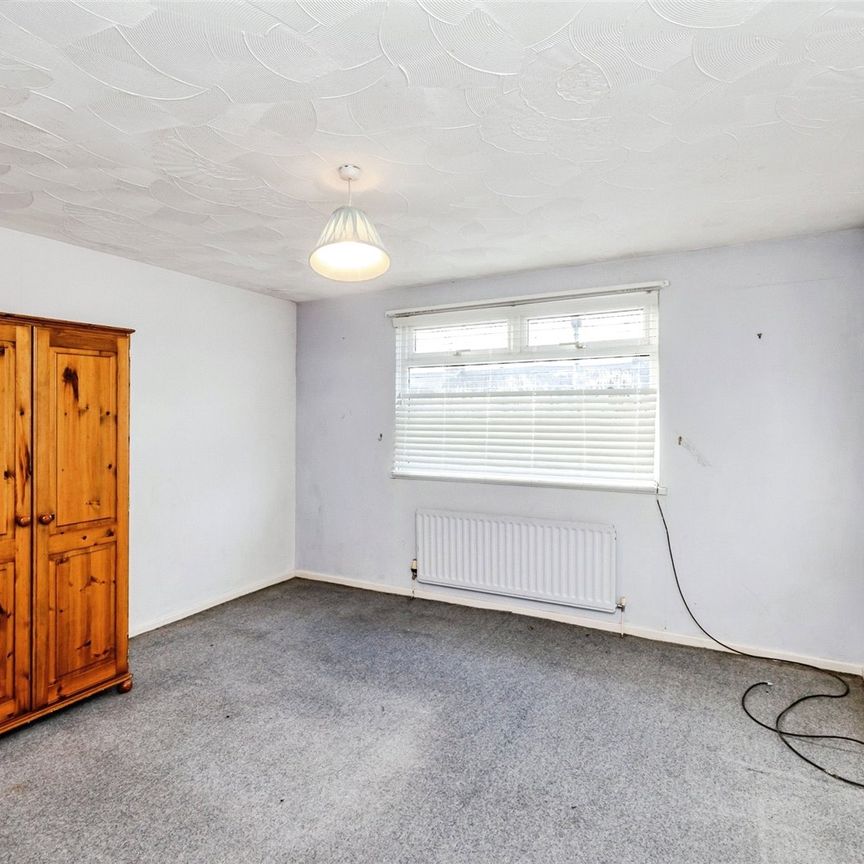 3 Bedroom Terraced - Photo 1