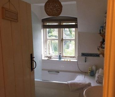 2 bedroom semi-detached house to rent - Photo 4