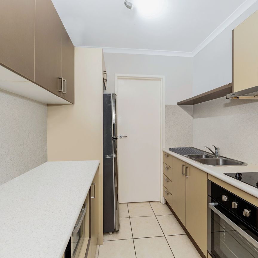 10/10 Snelham Street - Photo 1