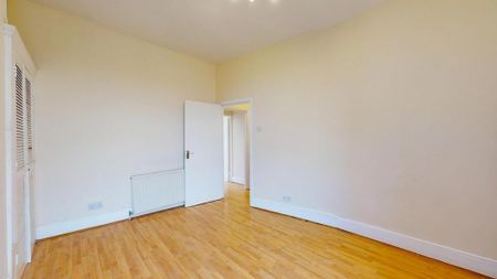 3 bedroom flat to rent - Photo 5
