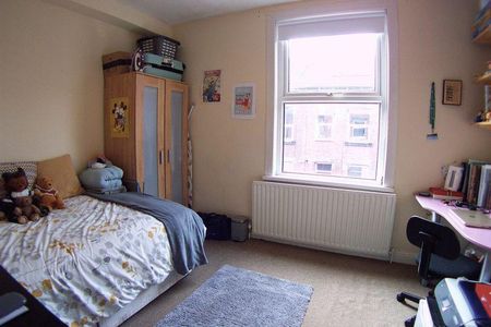 4 bedroom terraced house to rent - Photo 3