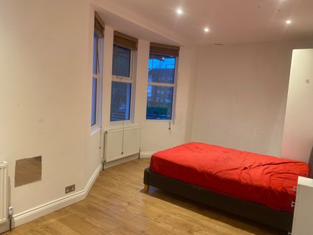 2 Bed Flat, Pinner Road, HA1 - Photo 3