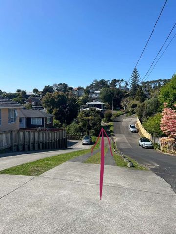 3-Bedroom House in Central Mairangi Bay - Photo 4