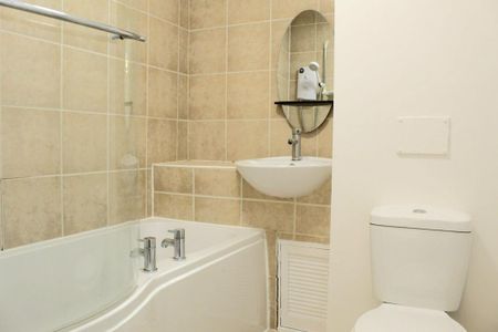 2 bedroom flat to rent - Photo 3