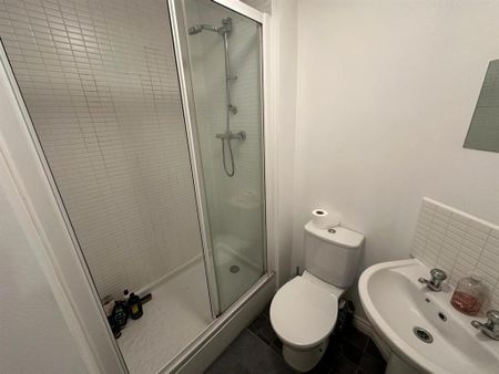 2 bedroom flat to rent - Photo 5