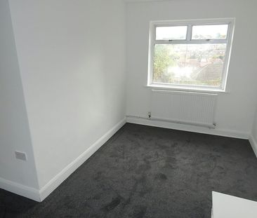 Terraced House to rent on - Photo 6