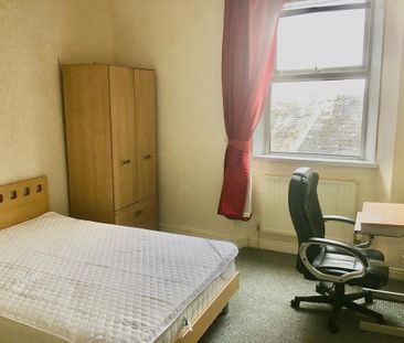 4 bedroom flat to rent - Photo 5