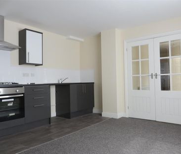 2 bedroom Flat To Let - Photo 5