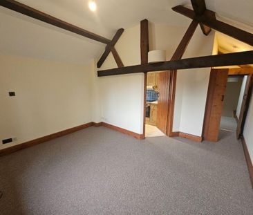 2 bedroom character property to rent - Photo 6