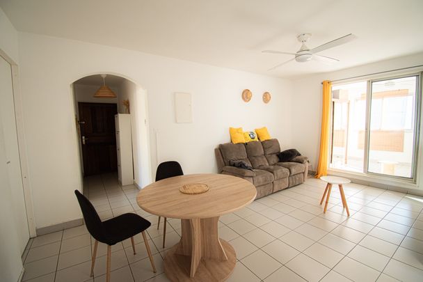 Location Appartement 4 pièces 82m² ST DENIS 97400 - Photo 1