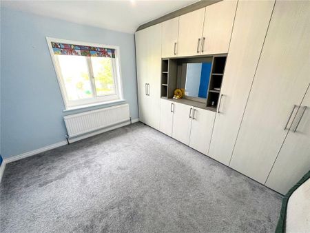 4 bedroom detached house to rent - Photo 4