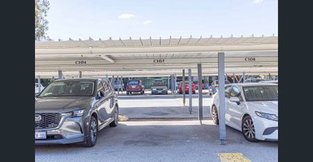 Bright, Modern Ground Floor Unit - Photo 4