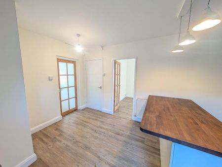 2 bedroom semi-detached house to rent - Photo 3