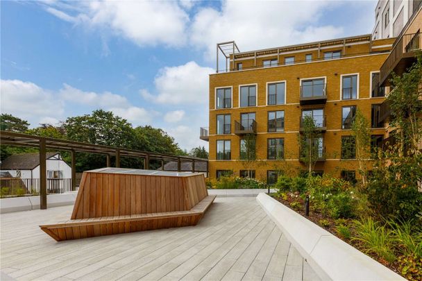 Modern one bedroom apartment in a unique development at the edge of the Pantiles - Photo 1