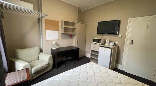 Spacious Fully Furnished Studio Room - Photo 1